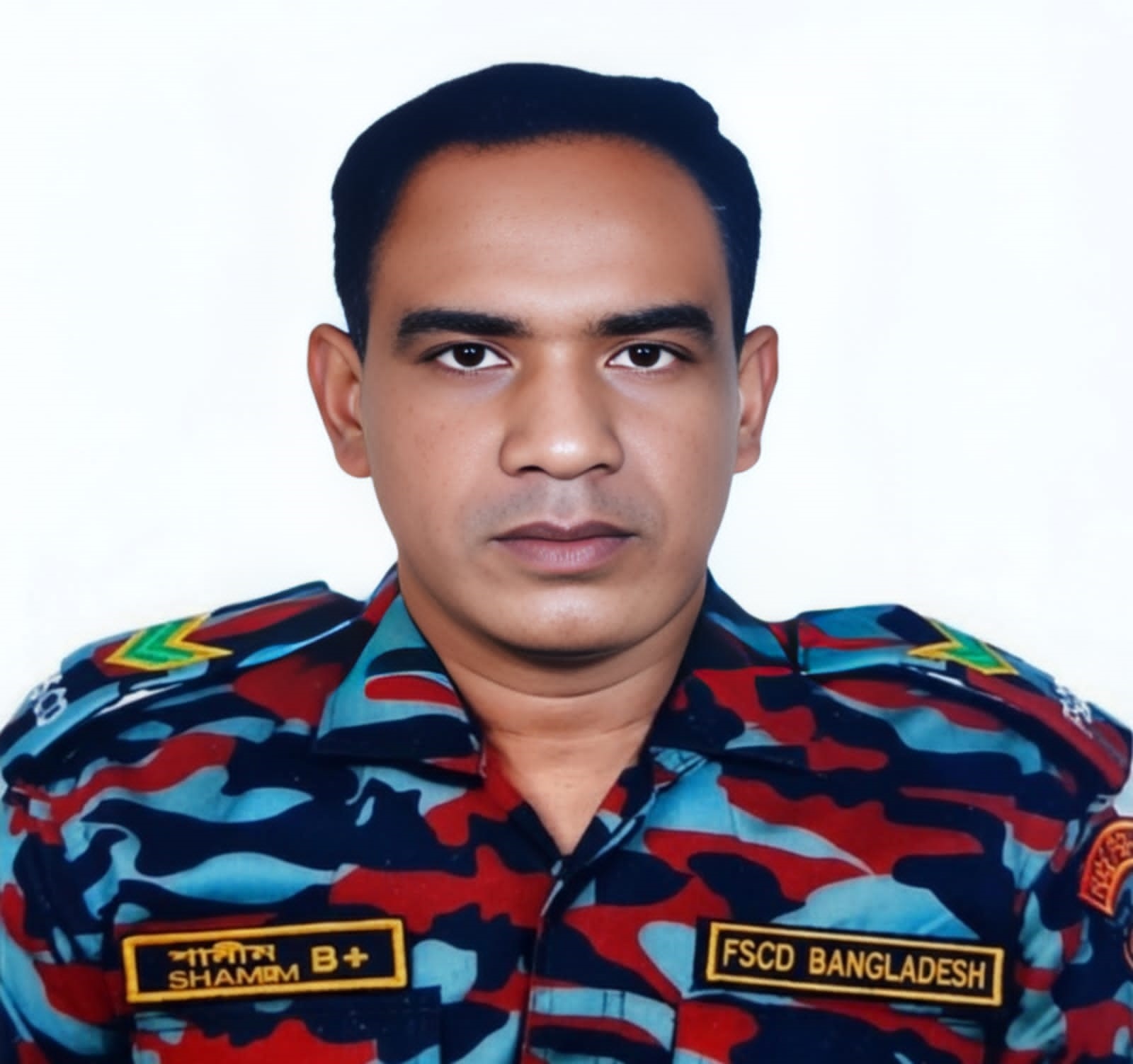তিনি টঙ্গী ফায়ার স্টেশনে ফায়ার ফাইটার হিসেবে কর্মরত ছিলেন।