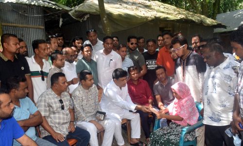 তারেক রহমানের দেয়া চিকিৎসা সহায়তা ও তাদের পরিবারের খোঁজ-খবর নেয় জেলা যুবদল