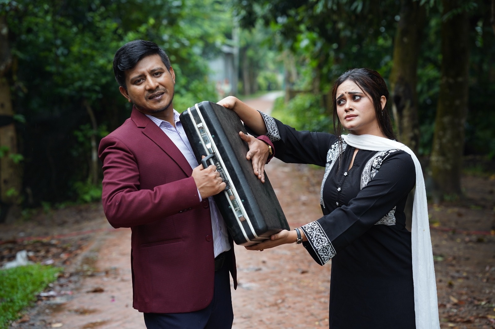একজন মানুষের করুণ অথচ আবেগঘন জীবনচিত্র তুলে ধরা হয়েছে