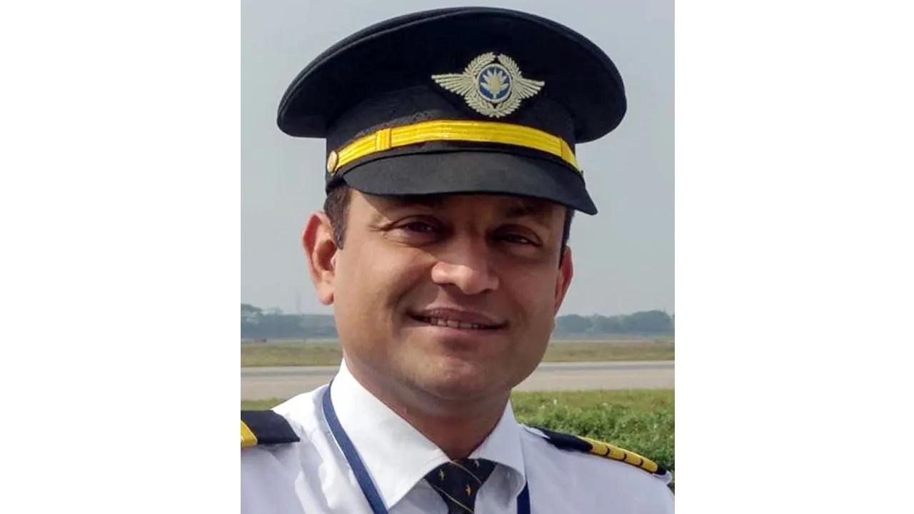 মায়ের পাসপোর্টটি নিয়ে জেদ্দা গিয়ে আটক বিমানের পাইলট