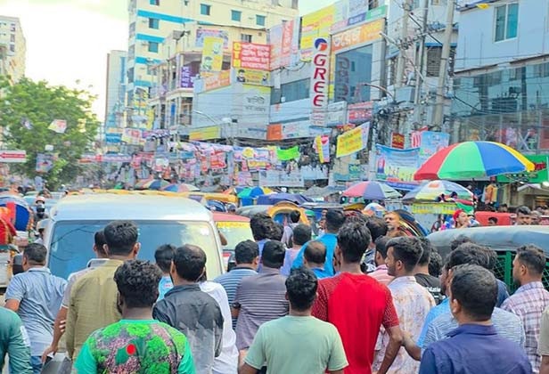 বুধবার (২৪ সেপ্টেম্বর) বিকেল ৩টার দিকে পান্থপথ এলাকায় এ ঘটনা ঘটে