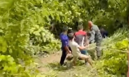 পিংকি নামের খুলনা বিশ্ববিদ্যালয়ের এক শিক্ষার্থী নিহত হয়েছেন