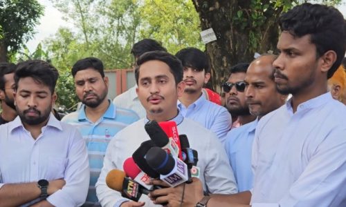 শাপলা প্রতীক দেওয়া নিয়ে নির্বাচন কমিশন চাপে থাকার কারণে ব্যাখ্যা দিতে পারছে না