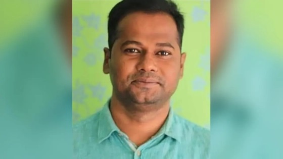 রোববার দিবাগত রাত সাড়ে ৯টার দিকে হযরত শাহজালাল আন্তর্জাতিক বিমানবন্দরের ইমিগ্রেশন থেকে তাকে গ্রেফতার করা হয়।