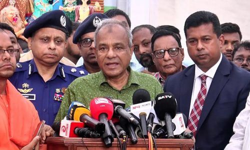 নারায়ণগঞ্জ শহরের মিশনপাড়া এলাকার রামকৃষ্ণ মিশন আশ্রম পরিদর্শনে এসে তিনি এসব কথা বলেন