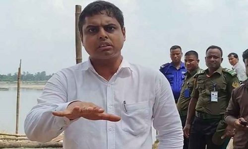 করতোয়া নদীতে নৌকাডুবির তিন বছর পূর্তি উপলক্ষে আয়োজিত স্মরণসভা ও মহালয়ার অনুষ্ঠানে ঘটনাটি ঘটে