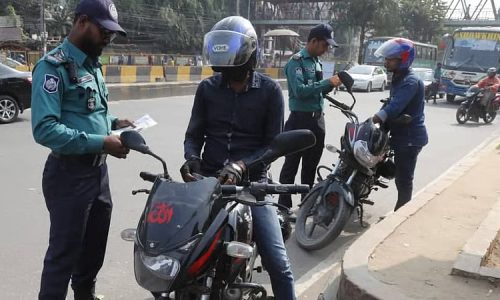 ট্রাফিক আইন লঙ্ঘনে একদিনে ডিএমপির ২১৫২ মামলা