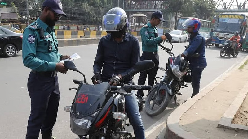 ট্রাফিক আইন লঙ্ঘনে একদিনে ডিএমপির ২১৫২ মামলা