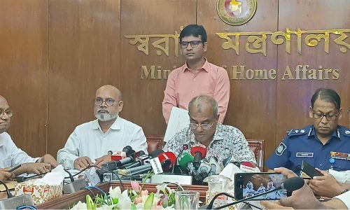 স্বরাষ্ট্র উপদেষ্টা লেফটেন্যান্ট জেনারেল (অব.) জাহাঙ্গীর আলম চৌধুরী