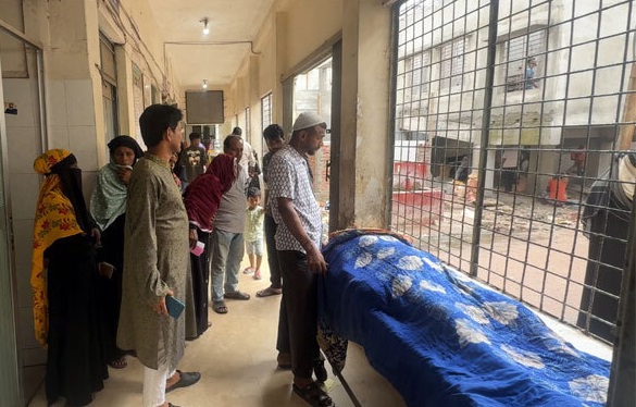 ইদন মিয়া নামে একজন নিহত হন