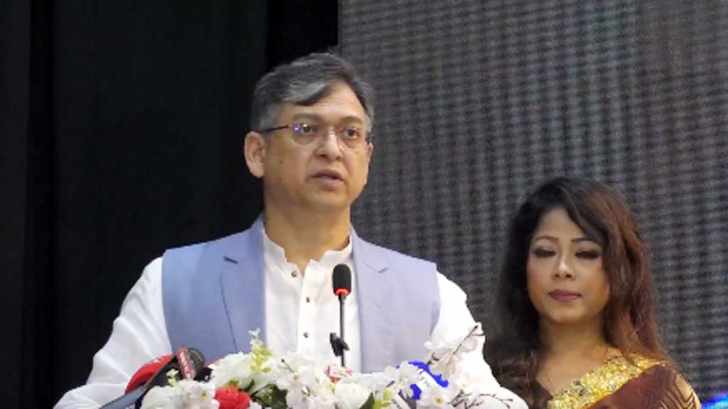 ‘তারুণ্যের রাষ্ট্রচিন্তা’ আয়োজিত তৃতীয় সংলাপে অংশ নিয়ে এসব কথা বলেন তিনি