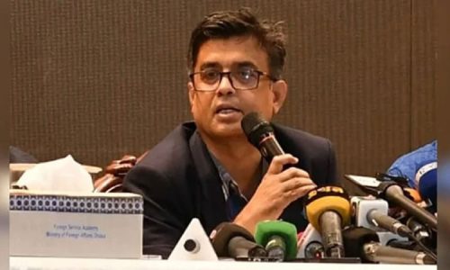দ্য ডেইলি স্টারের এক সম্মেলন কক্ষে গবেষণা সংস্থা ‘ইনোভেশন’-এর জরিপের ফলাফল উপস্থাপন অনুষ্ঠানে তিনি এসব কথা বলেন