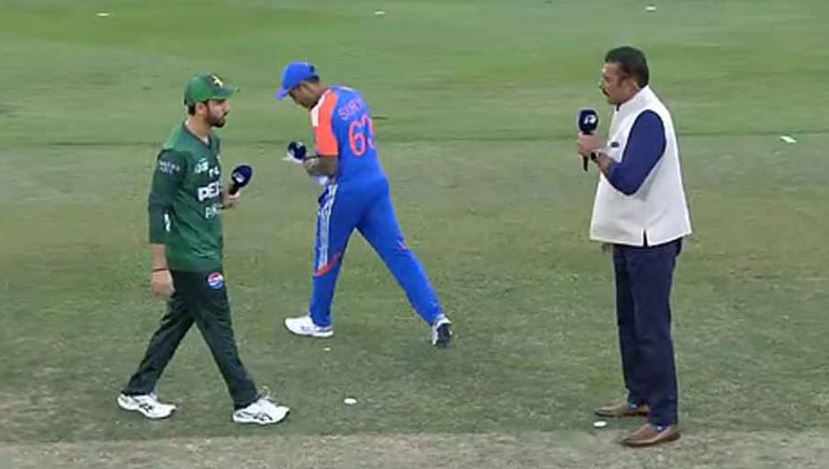 পাকিস্তান অধিনায়ক সালমান আলী আঘার সঙ্গে হাত মেলাতে দেখা যায়নি সূর্যকুমারকে