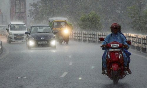 ভারতে বন্যা ও ধসে বেড়েছে মৃত্যু