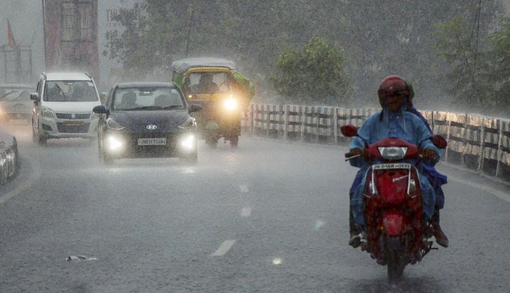 ভারতে বন্যা ও ধসে বেড়েছে মৃত্যু