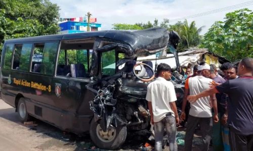 পটুয়াখালীতে বাস ও র্যাবের কোস্টারের সংঘর্ষ