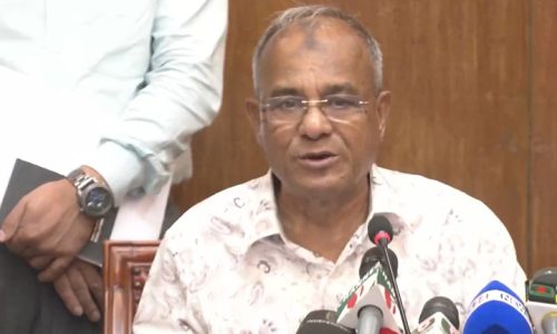 আইনশৃঙ্খলা সংক্রান্ত কোর কমিটির বৈঠক শেষে সচিবালয়ে ব্রিফ করেন স্বরাষ্ট্র উপদেষ্টা জাহাঙ্গীর আলম চৌধুরী