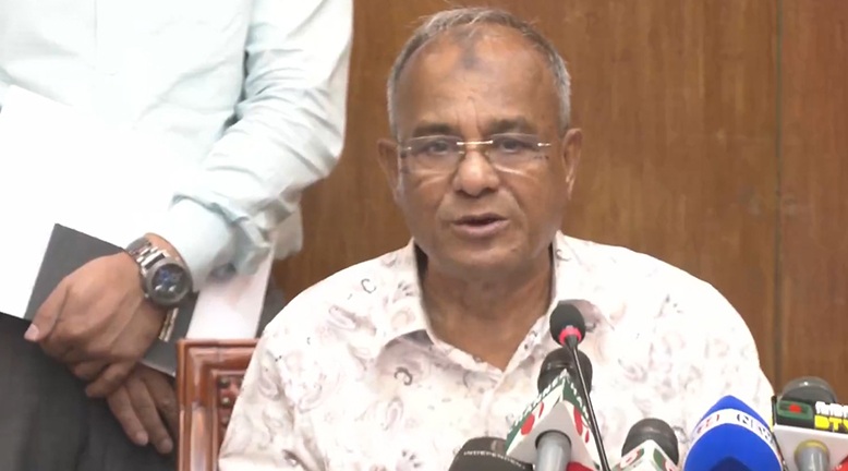 আইনশৃঙ্খলা সংক্রান্ত কোর কমিটির বৈঠক শেষে সচিবালয়ে ব্রিফ করেন স্বরাষ্ট্র উপদেষ্টা জাহাঙ্গীর আলম চৌধুরী