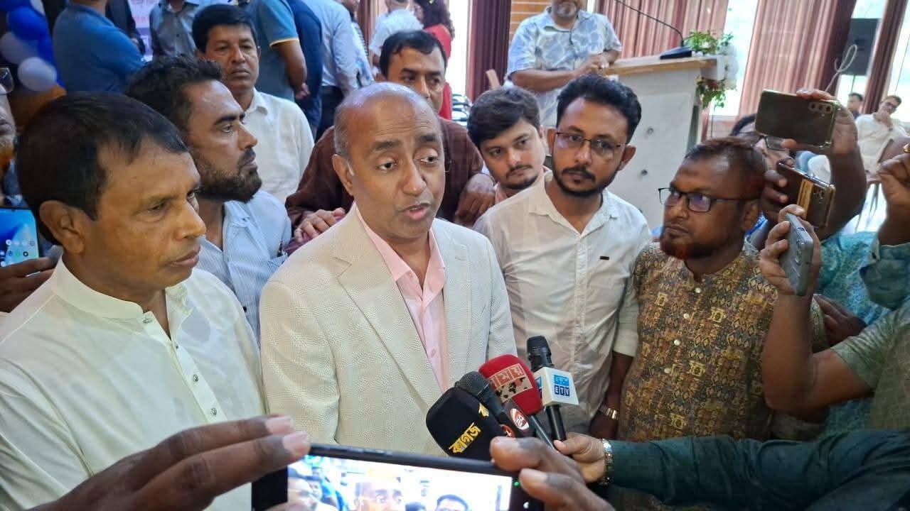 ঝিনাইদহ জোহান ড্রিম ভ্যালি পার্ক মিলনায়তনে স্থানীয় গণমাধ্যমকর্মীদের প্রশ্নের জবাবে তিনি এ কথা বলেন।