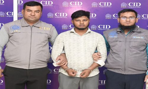 গ্রেফতারকৃত সিয়াম হাওলাদার লক্ষীপুর জেলার কমলনগর থানার চর পাগলা এলাকার বাসিন্দা