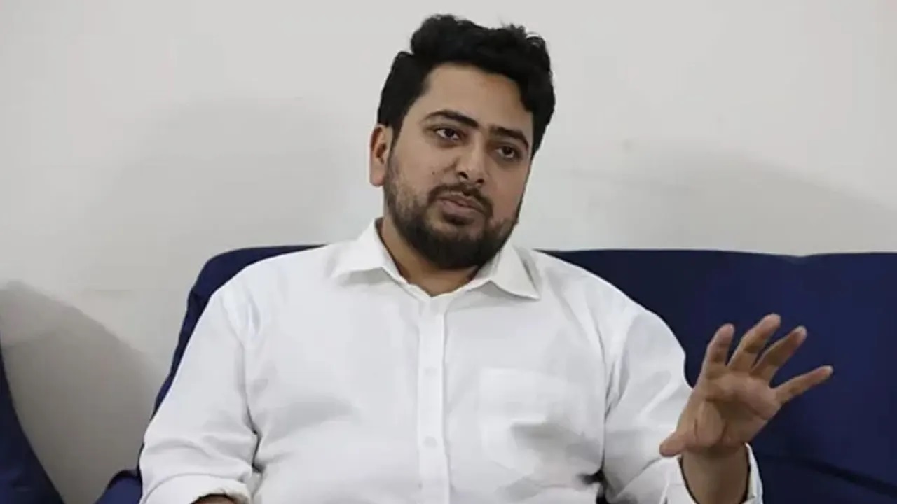 রাজধানীর ইস্কাটনে জাতীয় শ্রমিক শক্তির আত্মপ্রকাশ অনুষ্ঠানে তিনি এসব কথা বলেন