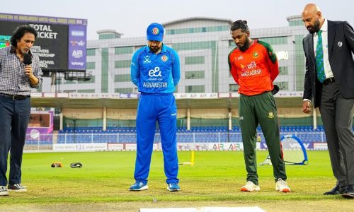 টস জিতে ফিল্ডিংয়ের সিদ্ধান্ত নিলো বাংলাদেশ।