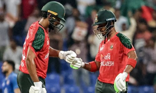 +প্রথম ওয়ানডেতে টস হেরে ব্যাটিংয়ে বাংলাদেশ।