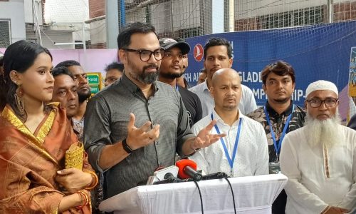 বিসিবি পরিচালনা পর্ষদ নির্বাচনে সরকারি হস্তক্ষেপের অভিযোগ তুলেছেন জাতীয় ফুটবল দলের সাবেক অধিনায়ক ও বর্তমানে বাংলাদেশ জাতীয়তাবাদী দলের ক্রীড়াবিষয়ক সম্পাদক আমিনুল হক।