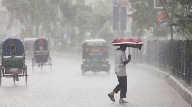 বৃষ্টি হলেও কিছুটা ভ্যাপসা ভাব থাকবে বলেও জানানো হয়েছে
