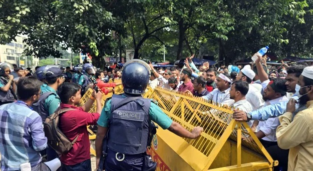 আন্দোলনে শিক্ষকরা