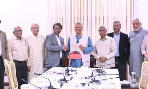 প্রধান উপদেষ্টার কাছে জুলাই সনদ বাস্তবায়নের সুপারিশ জমা।ছবি : সংগৃহীত