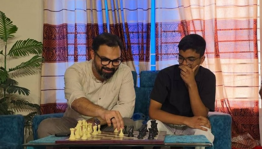 মনন রেজার সঙ্গে আমিনুল (বামে)