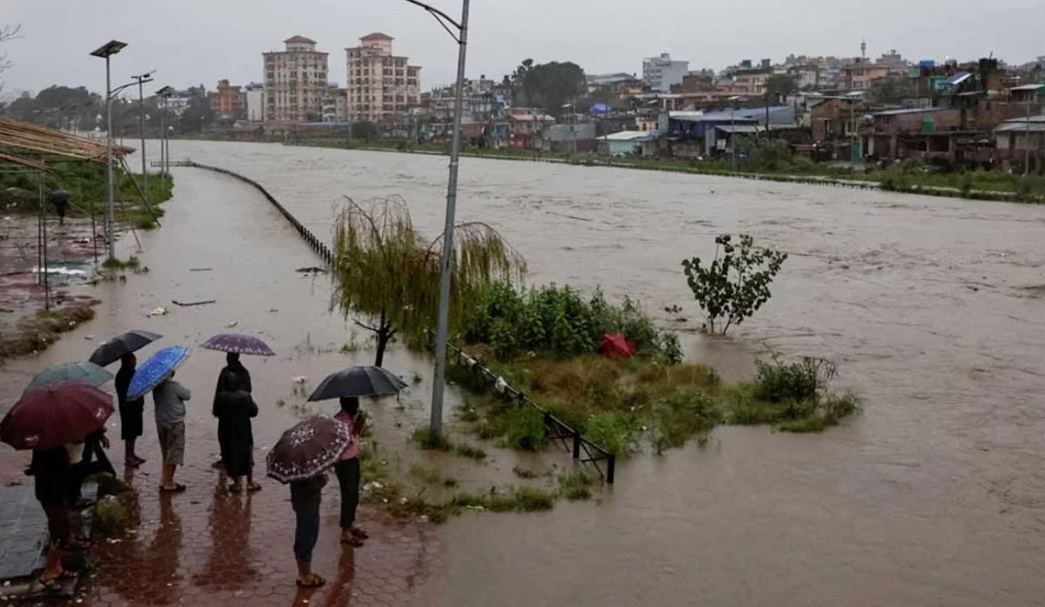নেপালে ভারী বৃষ্টিপাতের ফলে সৃষ্ট আকস্মিক বন্যা। ছবি: সংগৃহীত