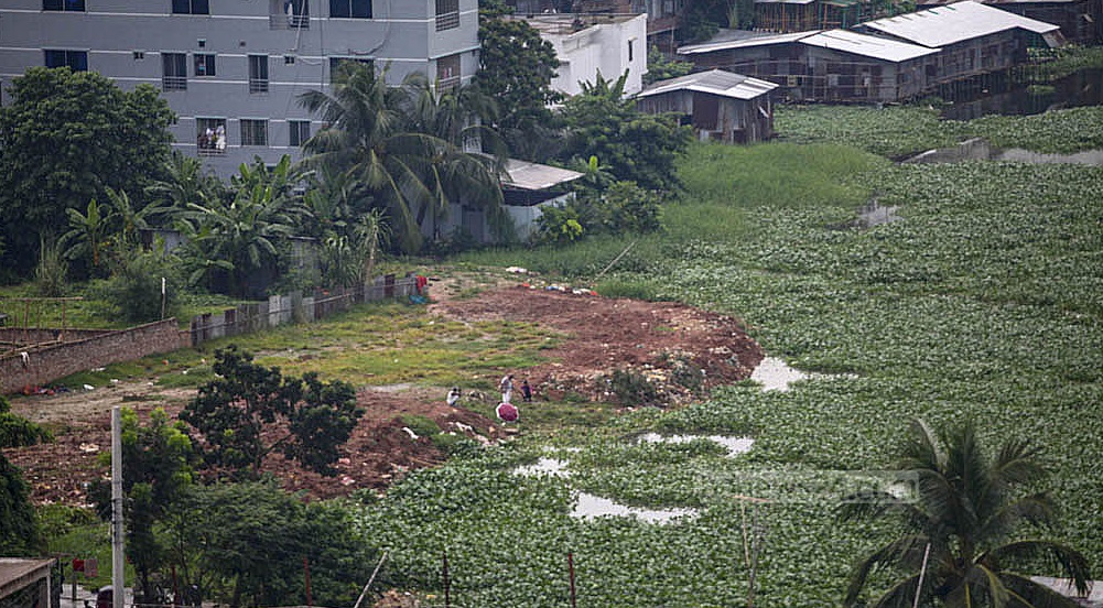 রাজধানীতে ঝিল ভরাট করে নির্মাণ হচ্ছে থানা ভবন