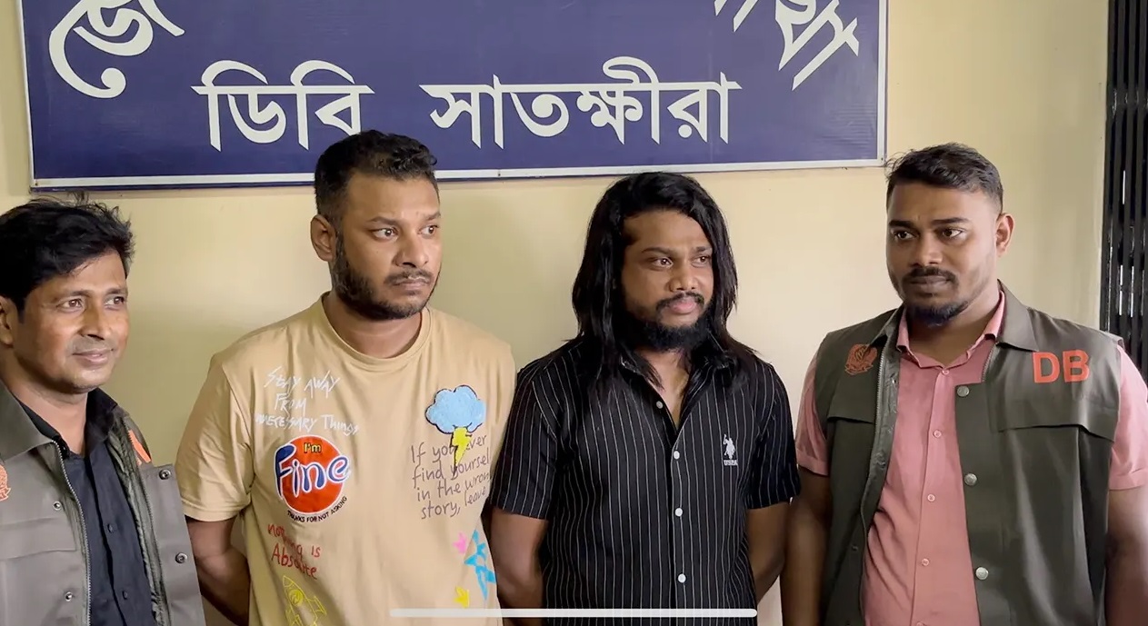 গ্রেপ্তার অনলাইন জুয়া চক্রের শীর্ষ এজেন্ট মুর্শিদ আলম লিপু ও তার সহযোগী মুছাঈদ আলম ওরফে ক্যামেল।