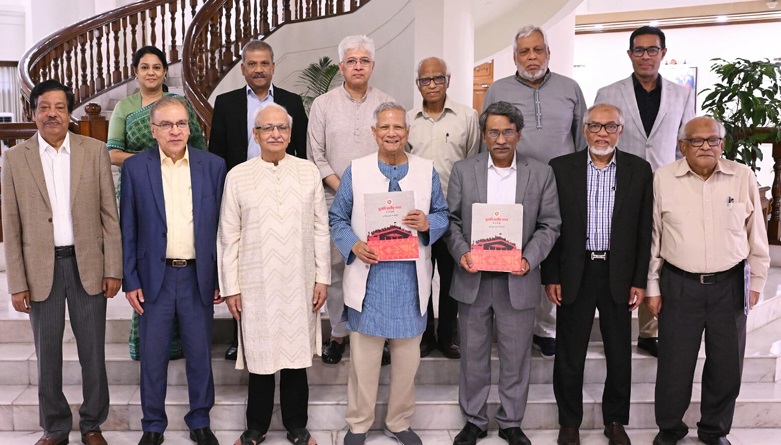 প্রধান উপদেষ্টার কাছে জুলাই সনদ বাস্তবায়নের সুপারিশ জমা।ছবি : সংগৃহীত