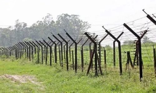 চুয়াডাঙ্গার জীবননগর উপজেলার বেনীপুর সীমান্ত থেকে বদর উদ্দিন (৩৫) নামের এক বাংলাদেশিকে ধরে নিয়ে গেছে ভারতীয় সীমান্তরক্ষী বাহিনী (বিএসএফ)।