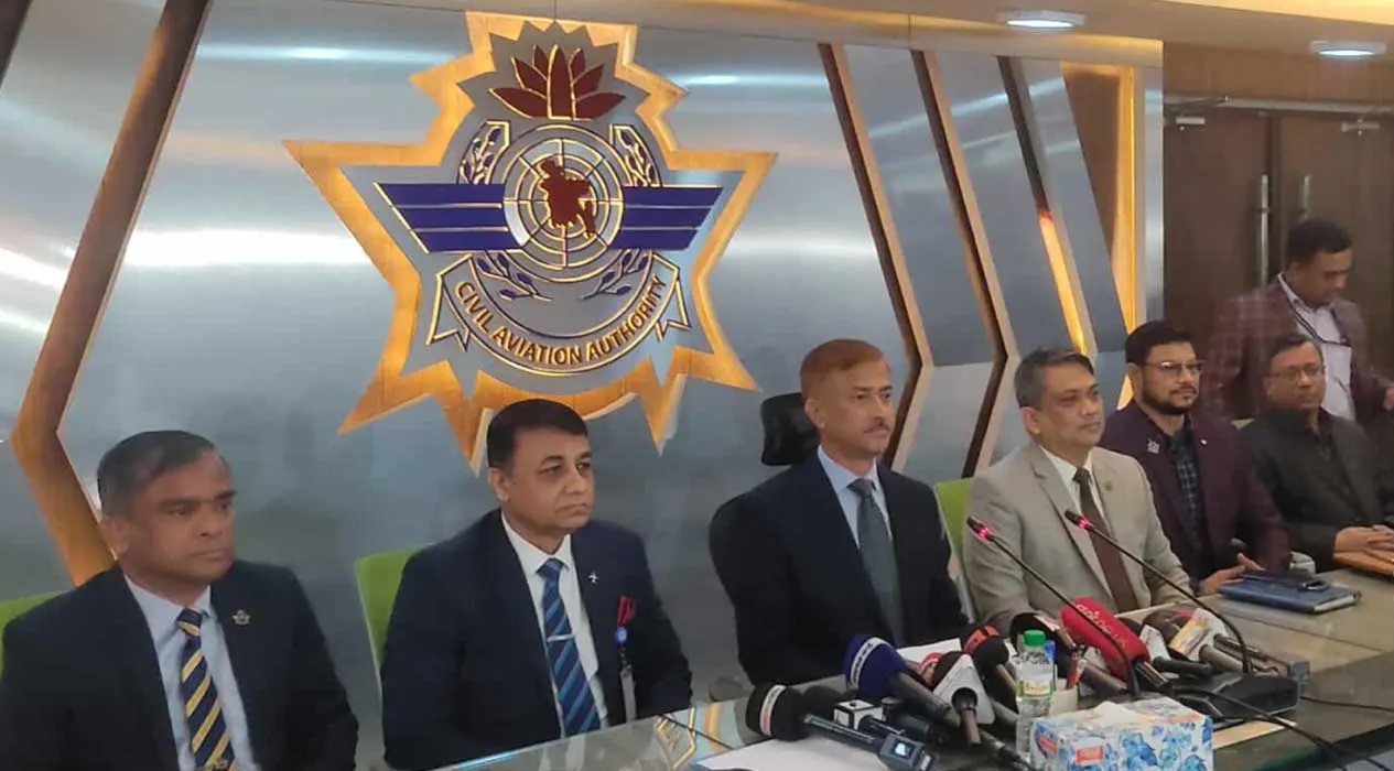 প্রেস ব্রিফিং করেন বেবিচক চেয়ারম্যান এয়ার ভাইস মার্শাল মো. মোস্তফা মাহমুদ সিদ্দিক । ছবি : সংগৃহীত