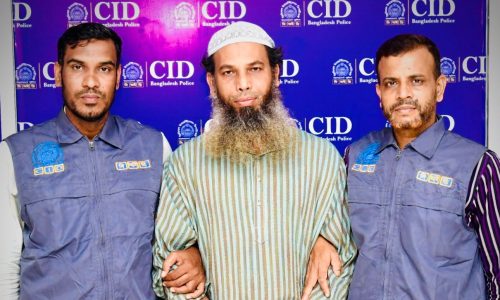 মোতাল্লেছ হোসেন ব্যাংকে প্রায় ২০ কোটি টাকার লেনদেনের মাধ্যমে অর্থ হাতিয়ে নিয়েছিলেন