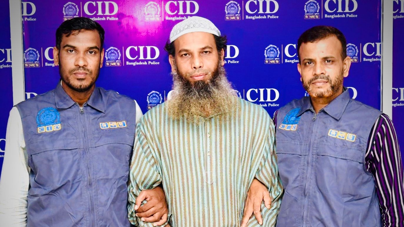 মোতাল্লেছ হোসেন ব্যাংকে প্রায় ২০ কোটি টাকার লেনদেনের মাধ্যমে অর্থ হাতিয়ে নিয়েছিলেন