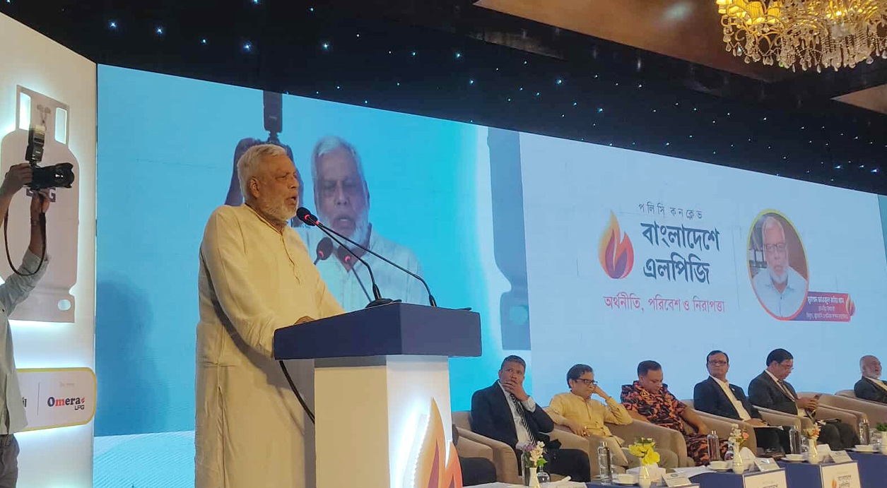 এলপিজি সিলিন্ডার ১ হাজার টাকার মধ্যে হওয়া উচিত : জ্বালানি উপদেষ্টা