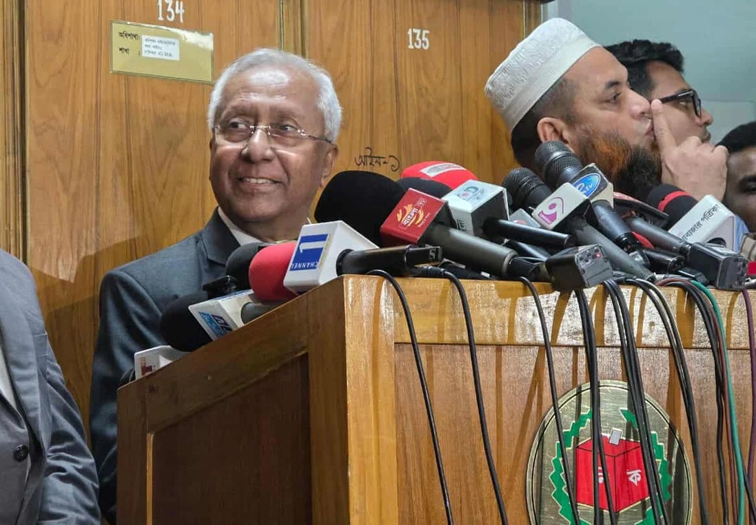 নির্বাচন কমিশনের সচিব আখতার আহমেদ