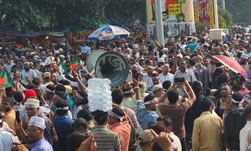 ব্লকেড উঠিয়ে নতুন কর্মসূচির ঘোষণা শিক্ষকদের