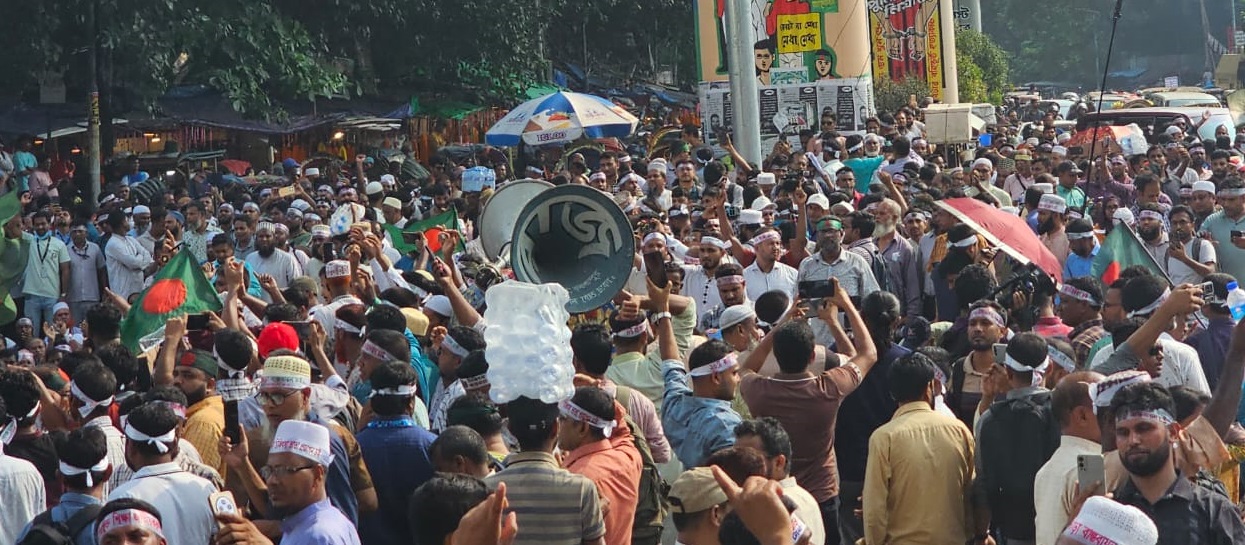 ব্লকেড উঠিয়ে নতুন কর্মসূচির ঘোষণা শিক্ষকদের