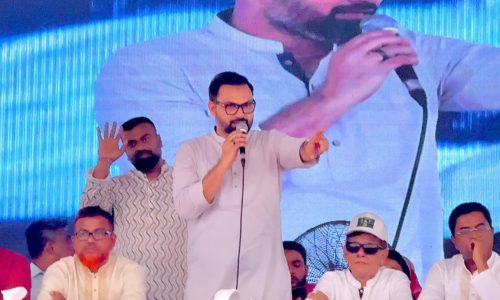 ফুটবলের মাঠে দেশের জন্য বুক চিতিয়ে দাঁড়ানো এই বীর জাতীয় পতাকা সমুন্নত রেখেছিলেন