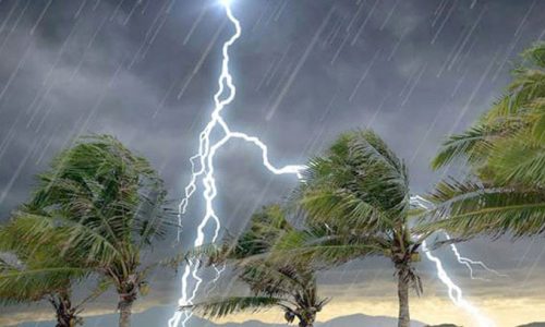 দেশের ১০ জেলার ওপর দিয়ে সর্বোচ্চ ৬০ কিলোমিটার বেগে ঝড় ও বজ্রবৃষ্টি হতে পারে বলে জানিয়েছে আবহাওয়া অধিদপ্তর।