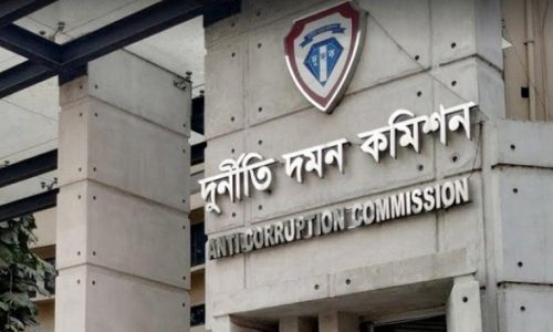 পুলিশের দুইজন উর্ধ্বতন কর্মকতাকে দুর্নীতি দমন কমিশনের (দুদক) পরিচালক হিসেবে বদলি করা হয়েছে
