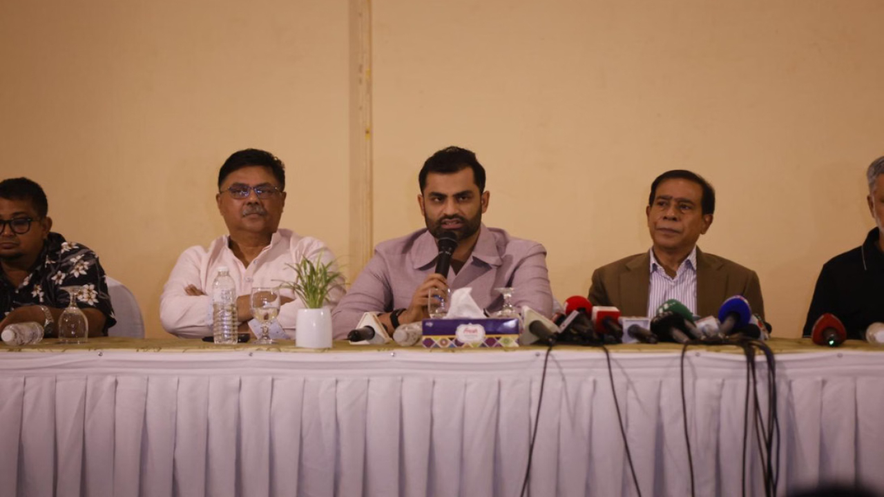 বিসিবি নির্বাচন নিয়ে সংবাদ সম্মেলনে তামিম ইকবাল বলেন,‘এটাকে নির্বাচন বলা যাবে না, হাস্যকর ছাড়া আর কিছুই নয়।’