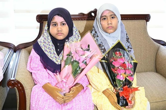 চিকিৎসা শেষে বাড়ি ফিরলো যমজ দুই শিশু