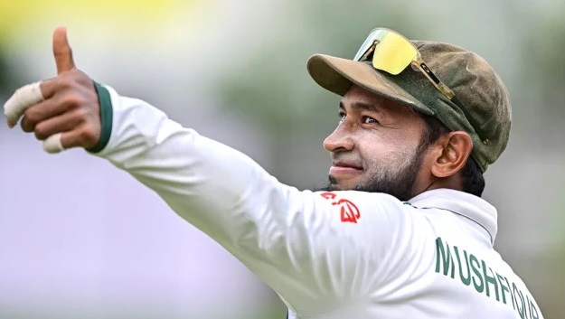 ৯৯তম টেস্ট ম্যাচে মাঠে নামেন মুশফিক